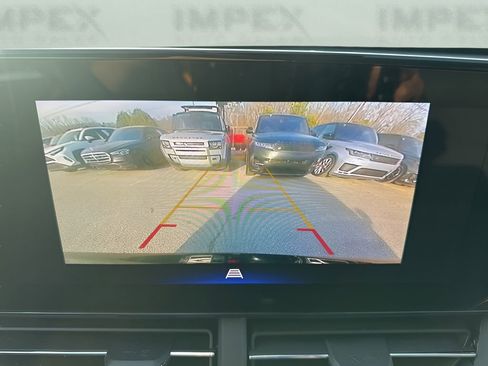 Used 2025 Chevrolet Trax LT w/ LT Convenience Package image 18