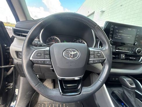 Used 2020 Toyota Highlander XLE FWD image 21