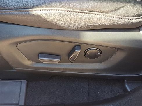 Used 2023 Ford Explorer Limited w/ Limited Technology Package image 23