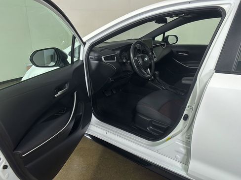 Used 2025 Toyota Corolla SE FWD image 2