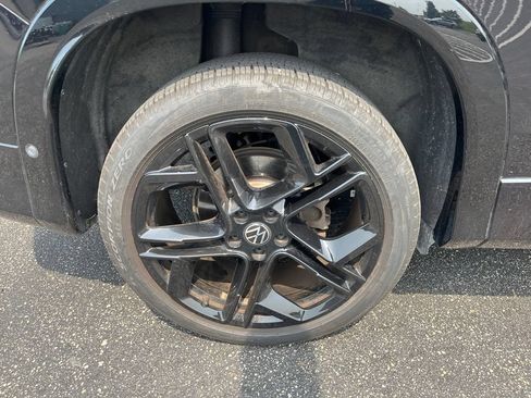 Certified 2025 Volkswagen Tiguan SE R-Line AWD/4WD image 32