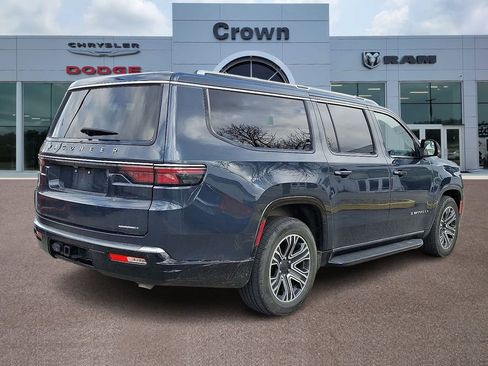 Used 2024 Jeep Wagoneer L Series II w/ Flexible Seating Group image 6