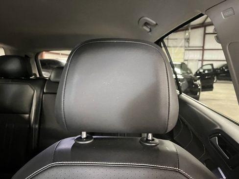 Used 2024 Volkswagen Tiguan SE image 16