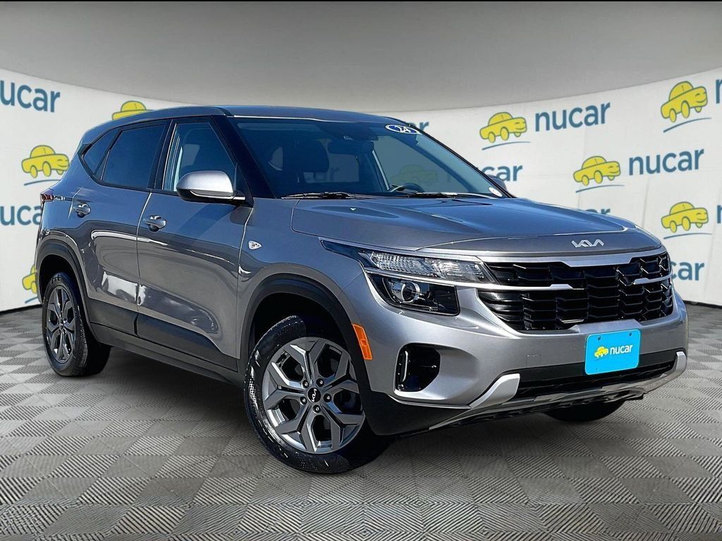 Used 2024 Kia Seltos LX AWD/4WD image 1