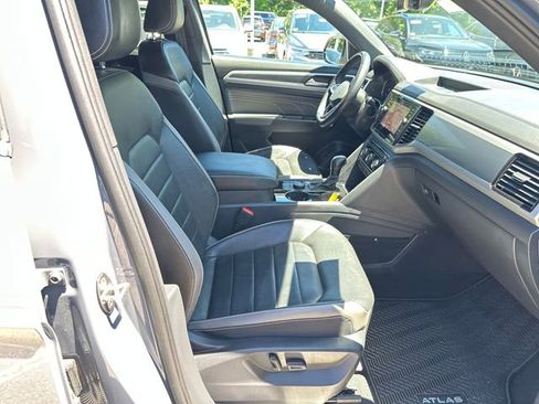 Certified 2023 Volkswagen Atlas Cross Sport SEL Premium R-Line AWD/4WD image 39