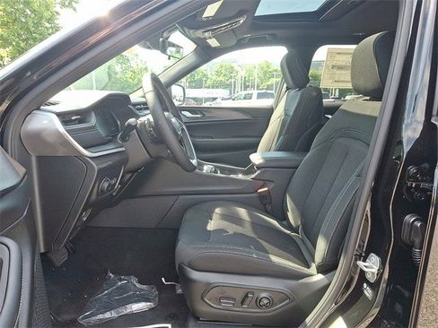 New 2025 Jeep Grand Cherokee L Laredo w/ Luxury Tech Group I image 10