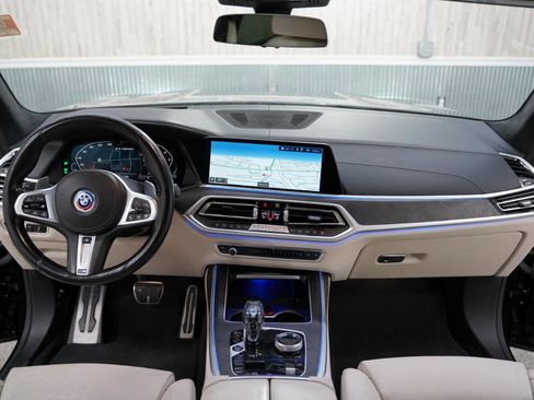 Used 2022 BMW X7 M50i w/ Dynamic Handling Package image 17