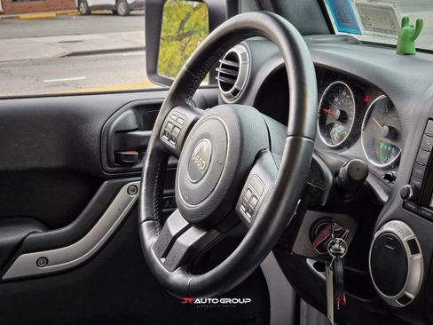 Used 2018 Jeep Wrangler Unlimited Sahara w/ Connectivity Group image 8