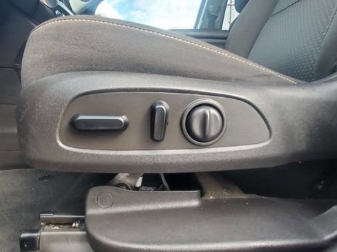 Used 2021 GMC Acadia SLE w/ Driver Convenience Package image 13