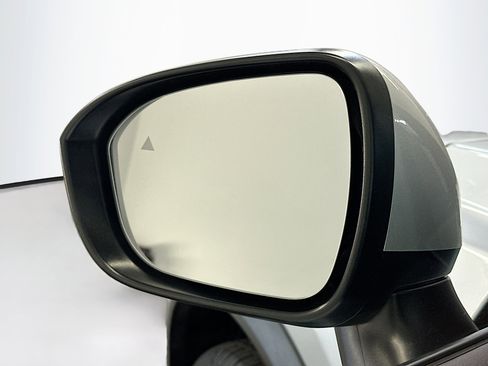 Used 2023 Nissan Rogue SV AWD/4WD image 16