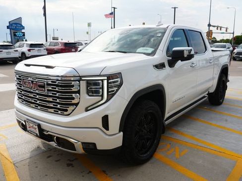 Used 2025 GMC Sierra 1500 Denali w/ Denali Reserve Package AWD/4WD image 30