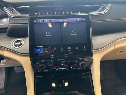 Used 2024 Jeep Grand Cherokee Limited image 5