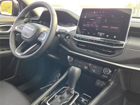 Certified 2024 Jeep Compass Latitude w/ Altitude Special Edition image 8