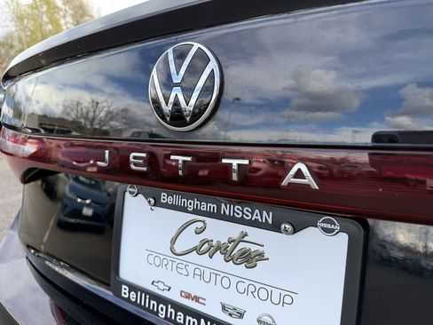 Used 2025 Volkswagen Jetta SE FWD image 10