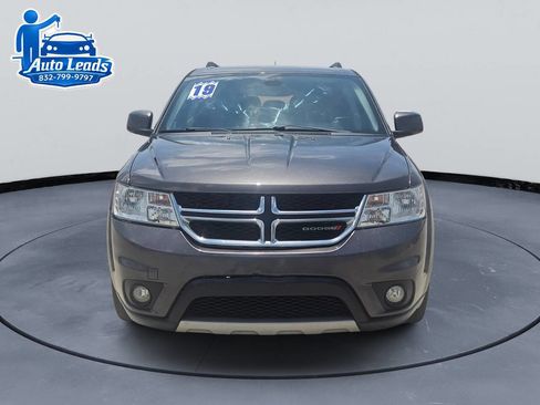 Used 2019 Dodge Journey SE FWD image 4