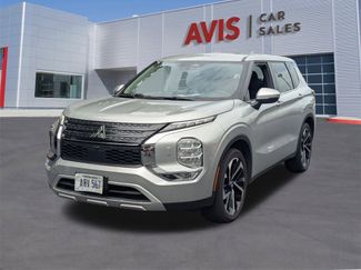 Used 2024 Mitsubishi Outlander SE image 1