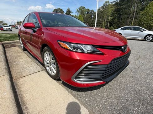 Used 2024 Toyota Camry LE image 4