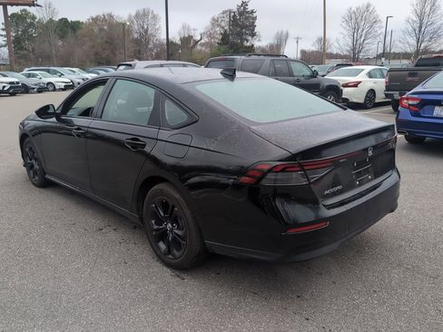 Certified 2025 Honda Accord SE image 5