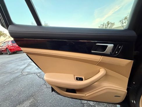 Used 2018 Porsche Panamera 4S image 33