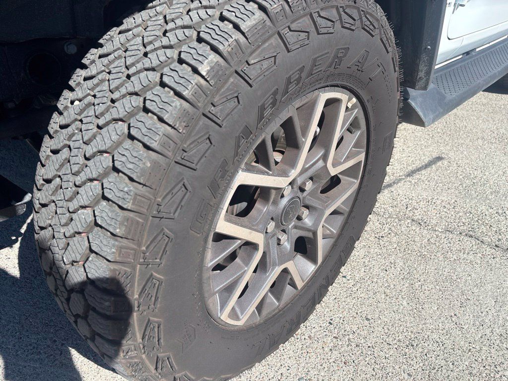 Used 2025 Jeep Wrangler Unlimited Sahara AWD/4WD image 9