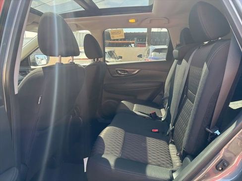 Used 2018 Nissan Rogue SV w/ Sun & Sound Touring Package image 18