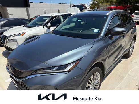 Used 2022 Toyota Venza XLE AWD/4WD image 1