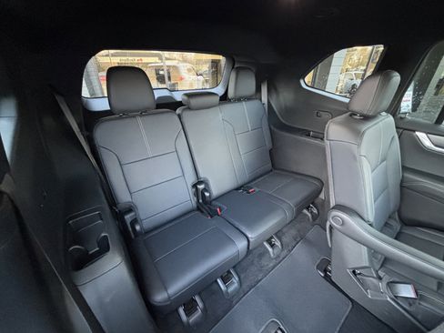 Used 2024 GMC Acadia Elevation image 13