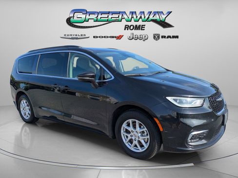 Used 2022 Chrysler Pacifica Touring-L FWD image 1