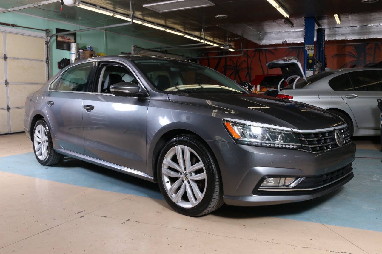 Used 2018 Volkswagen Passat 2.0T SE FWD image 1