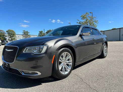 Used 2015 Chrysler 300 C image 8