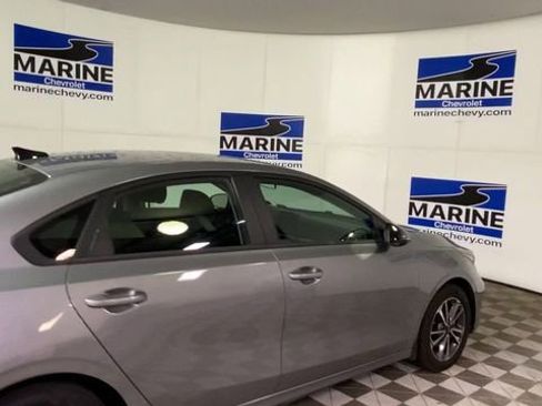 Used 2022 Kia Forte LXS w/ LXS Technology Package FWD image 2