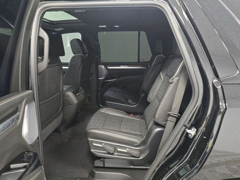 Used 2025 Cadillac Escalade V w/ LPO, ONYX Package image 9