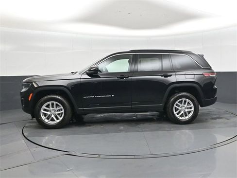 New 2025 Jeep Grand Cherokee Laredo image 7