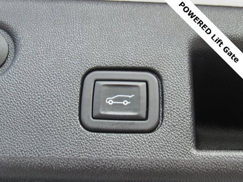 Used 2024 Chevrolet Equinox Premier image 7