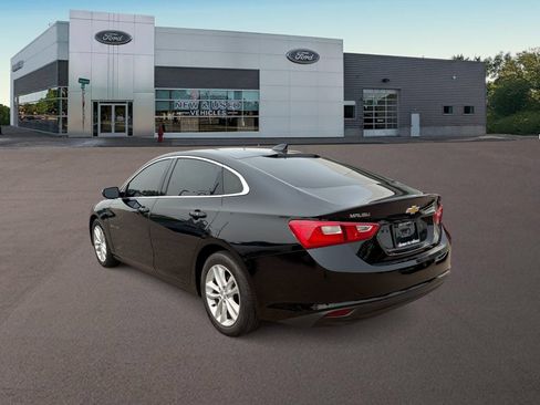 Used 2018 Chevrolet Malibu LT w/ Leather Package FWD image 7