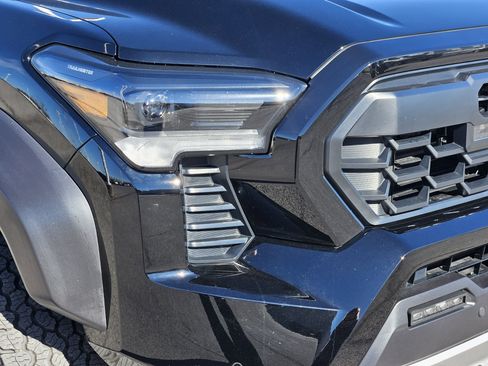 Certified 2025 Toyota Tacoma Trailhunter image 6