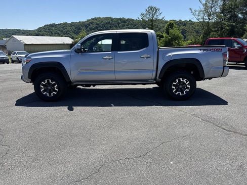 Used 2020 Toyota Tacoma TRD Off-Road w/ Technology Package AWD/4WD image 3