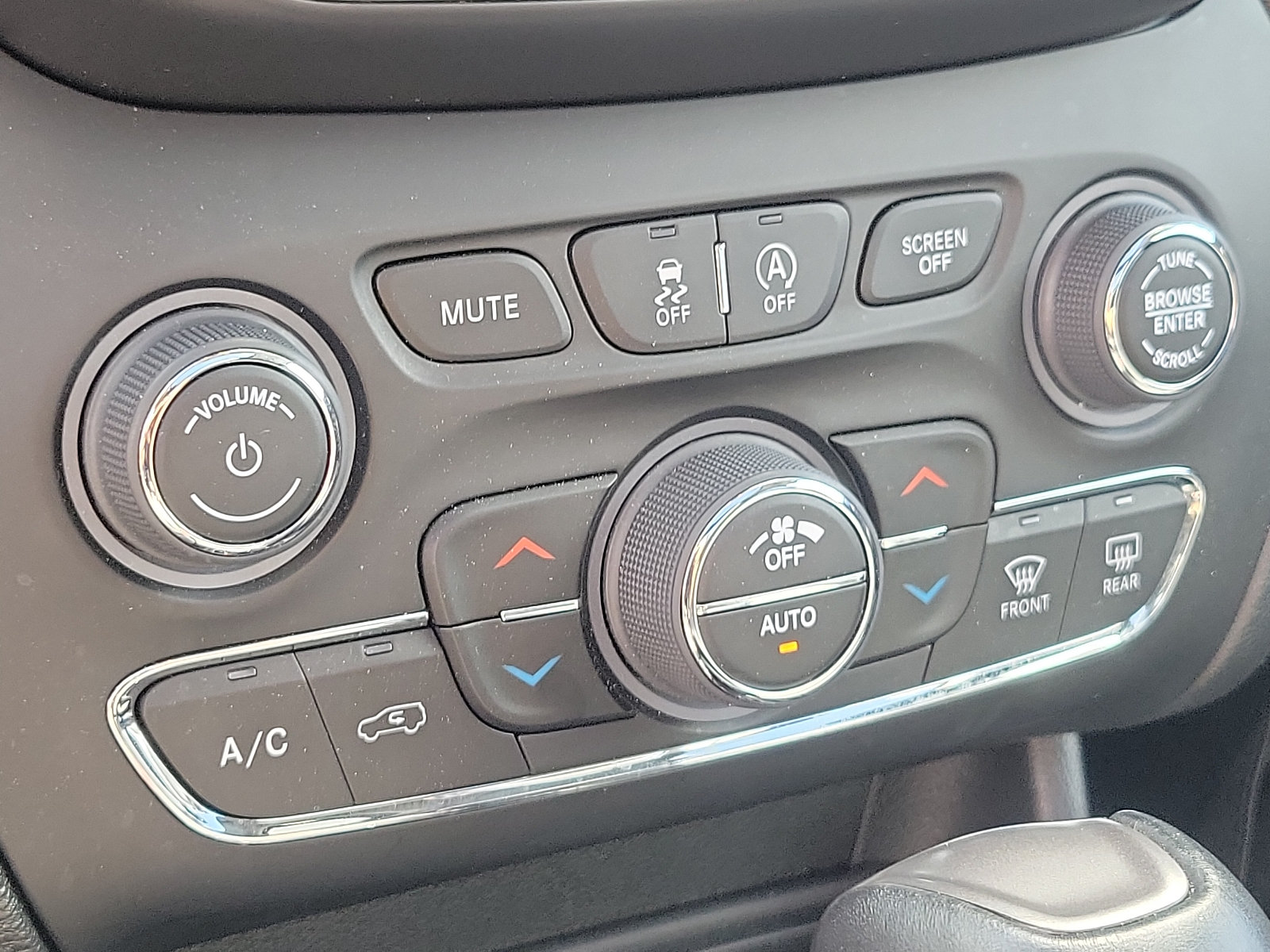 Used 2022 Jeep Cherokee Limited AWD/4WD image 16