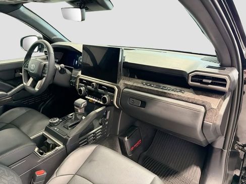 Certified 2025 Toyota Tacoma Limited AWD/4WD image 23