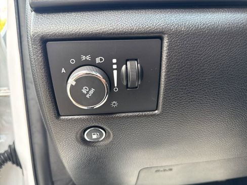 Used 2021 Jeep Grand Cherokee Laredo X image 19