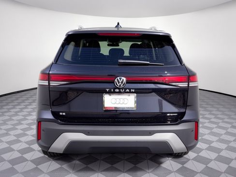 Used 2026 Volkswagen Tiguan SE AWD/4WD image 11
