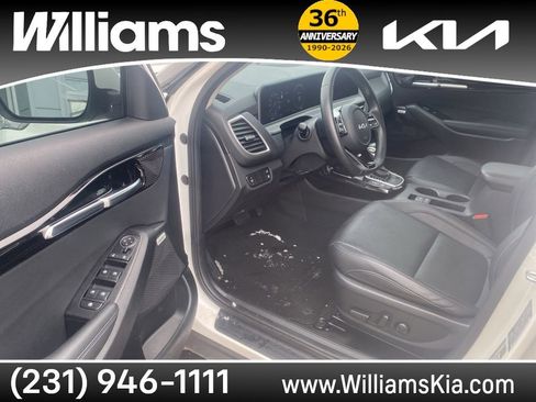 Used 2024 Kia Seltos SX w/ SX Sunroof Package image 17