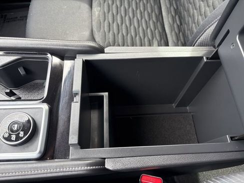 Used 2022 Nissan Pathfinder S image 36