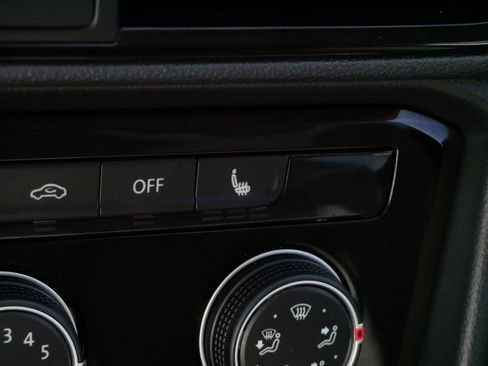 Certified 2023 Volkswagen Taos SE w/ Black Wheel Package image 29