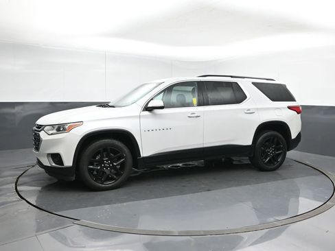 Used 2021 Chevrolet Traverse LT image 2