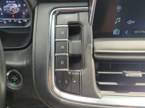 Used 2023 Chevrolet Suburban Premier AWD/4WD image 25