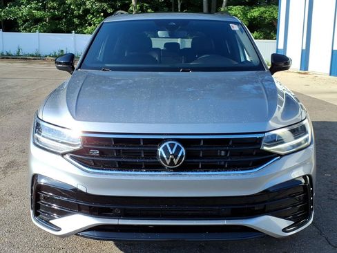 Used 2023 Volkswagen Tiguan SE R-Line FWD image 2