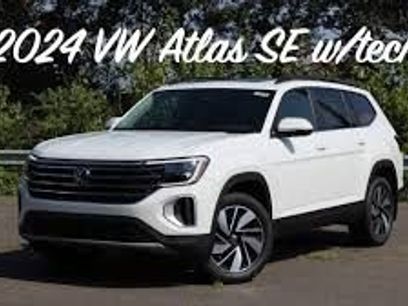 Used 2024 Volkswagen Atlas SE w/ Panoramic Sunroof Package
