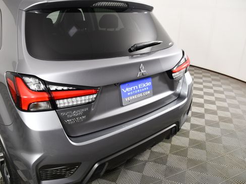 Used 2022 Mitsubishi Outlander Sport ES AWD/4WD image 15