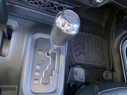 Used 2017 Jeep Wrangler Unlimited Sahara image 20